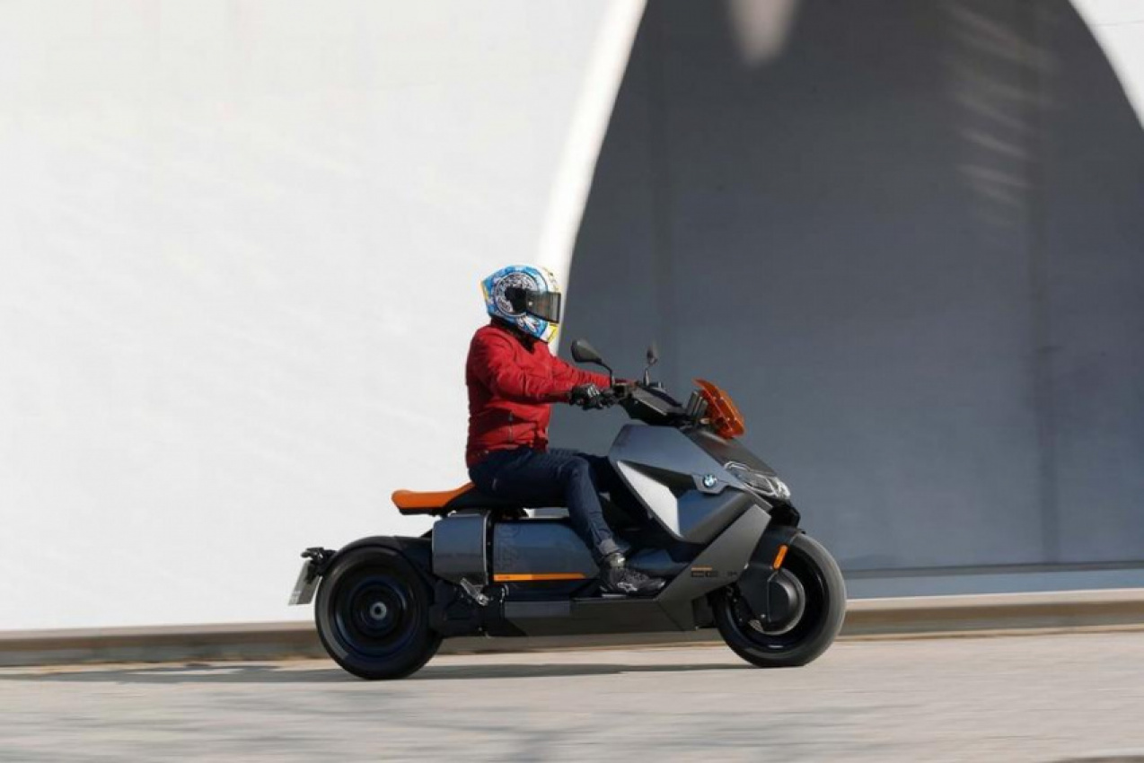 autos, bmw, cars, reviews, car news, move electric, bmw ce 04 electric scooter review