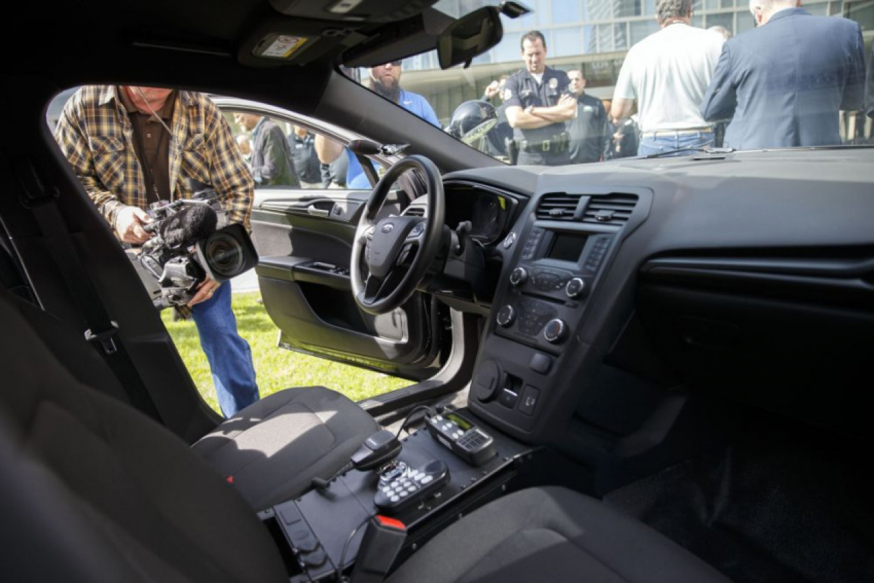 autos, cars, ford, autos ford, warning to crooks: new ford cop car may be green, but it's fast