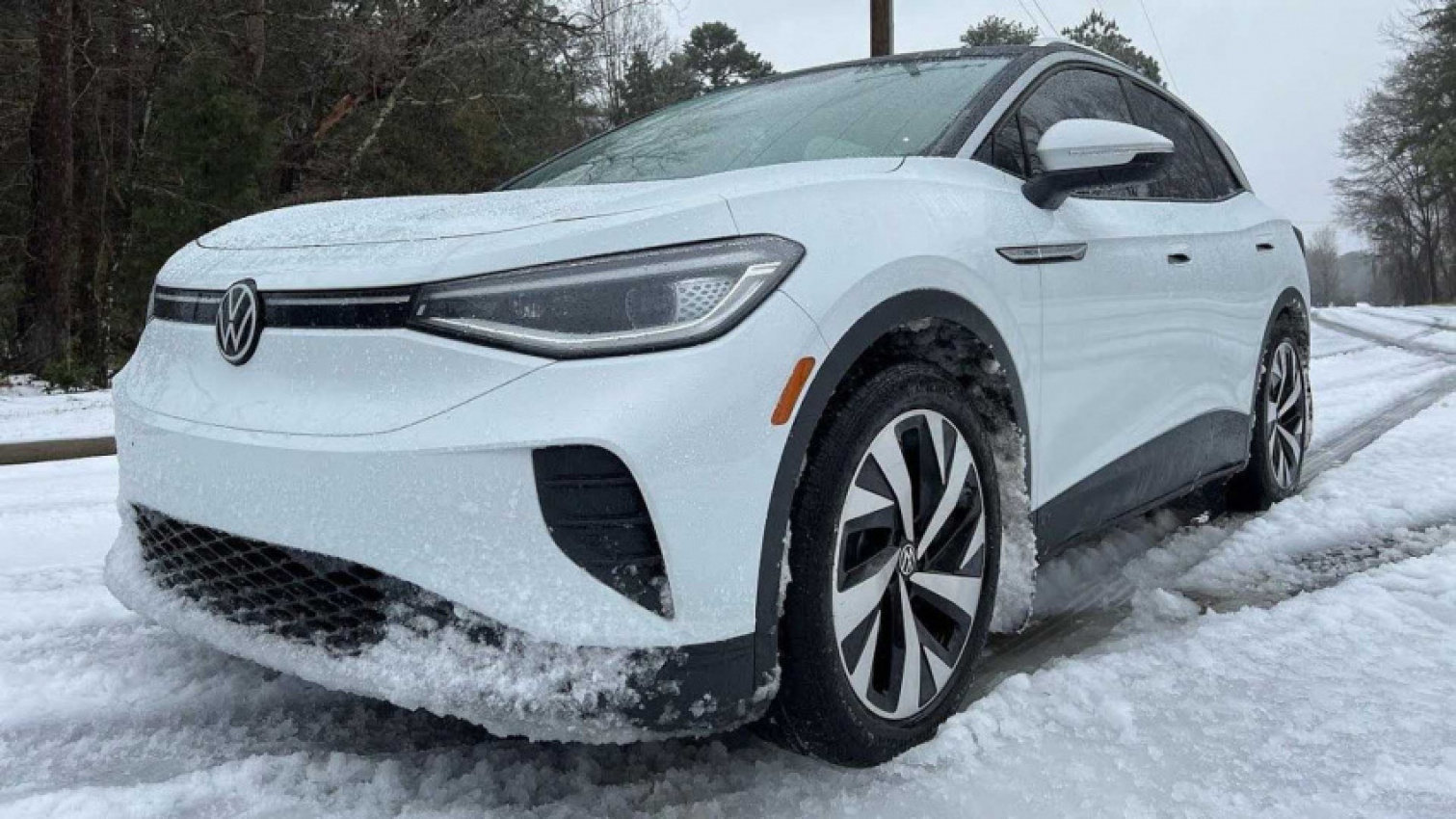 autos, cars, evs, reviews, volkswagen, how does a rwd volkswagen id.4 handle snow?