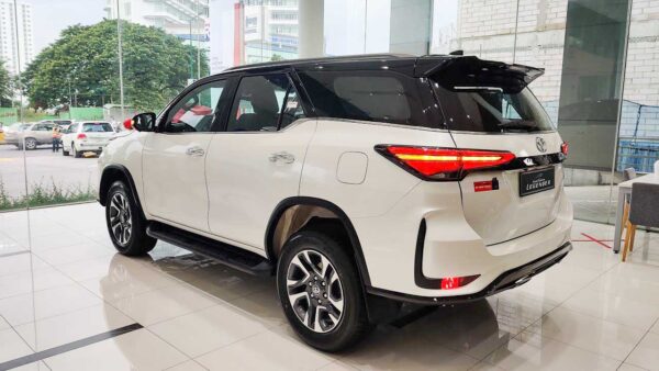 cars, reviews, toyota, fortuner, large suv sales dec 2021 – fortuner ms nears 90 percent after endeavour exit