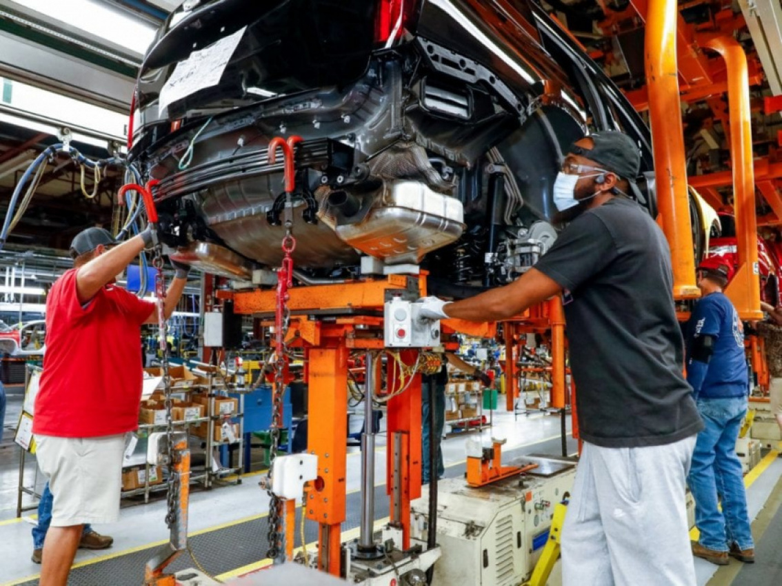 autos, cadillac, cars, electric cars, cadillac lyriq, general motors, mary barra, spring hill manufacturing, gm investing $2 billion in tennessee plant to build evs, including cadillac lyriq