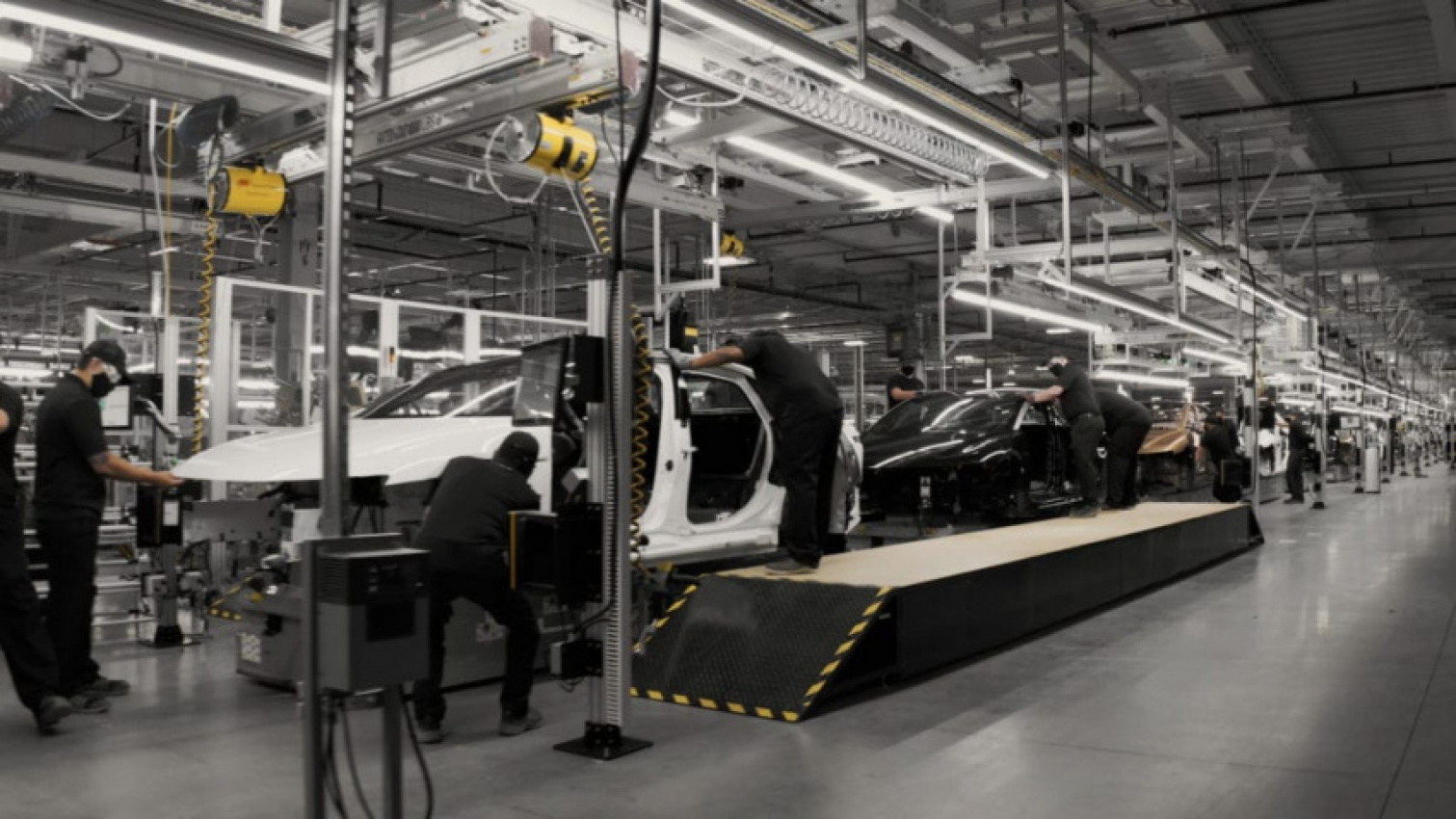 autos, cars, electric cars, electric vehicle, lucid, lucid air, lucid motors, peter hochholdinger, peter rawlinson, lucid motors completes construction of north america’s first pure electric vehicle factory