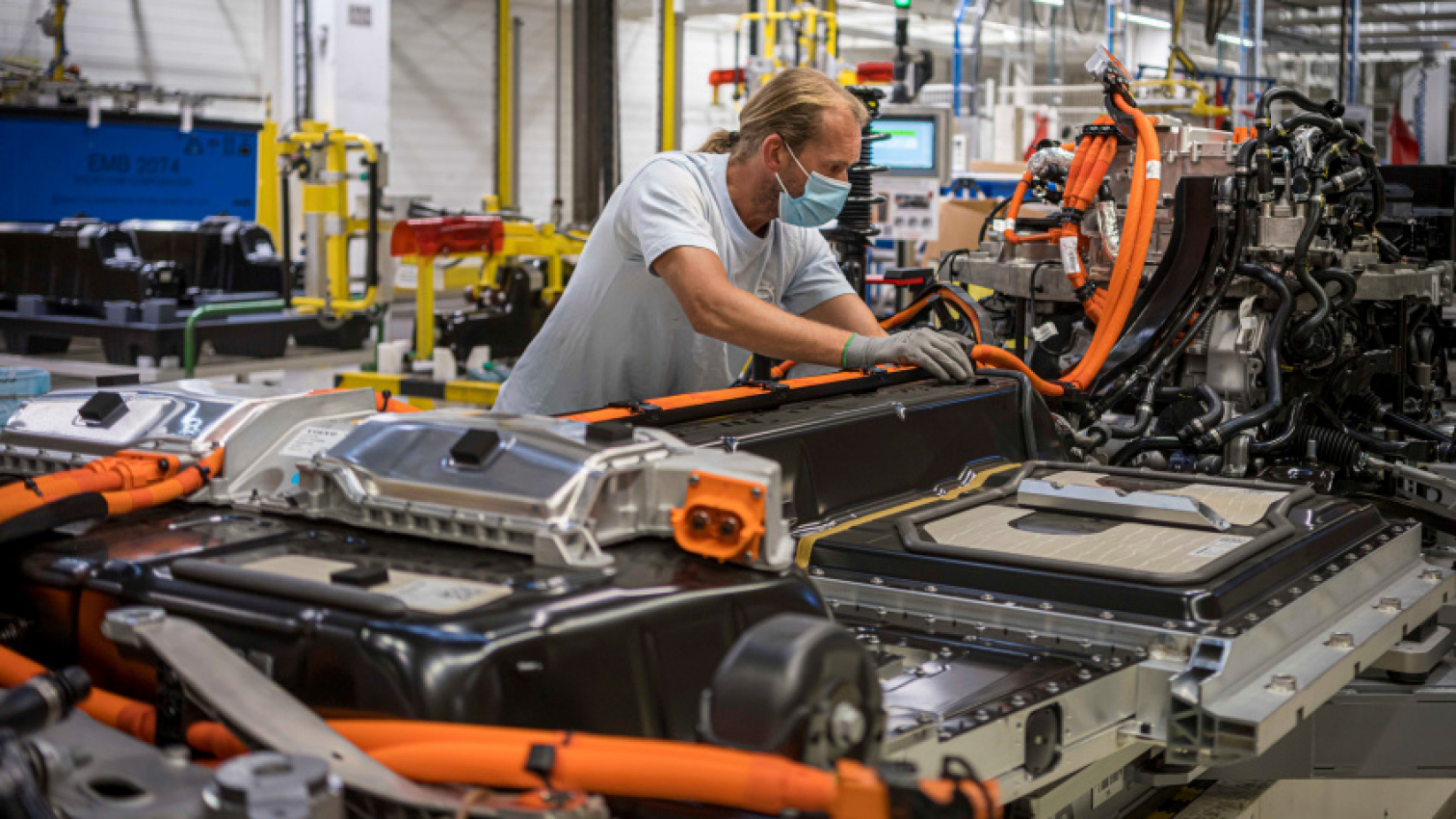 autos, cars, electric cars, volvo, volvo to triple electric production capacity at belgium plant