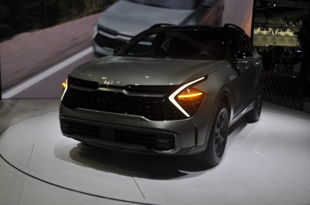 autos, kia, news, kia rolls out a brace of electrified crossovers in l.a.