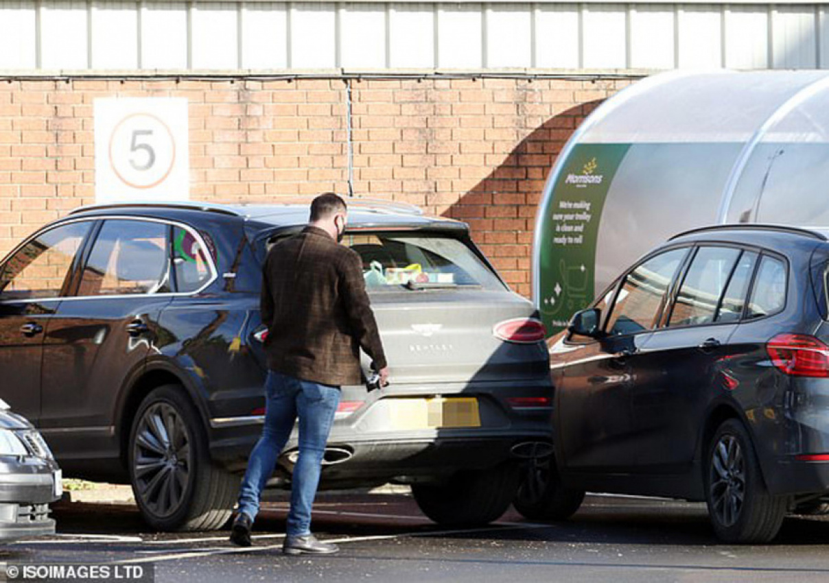 autos, bentley, cars, danny dyer waits around after shopper parks too close to his bentley