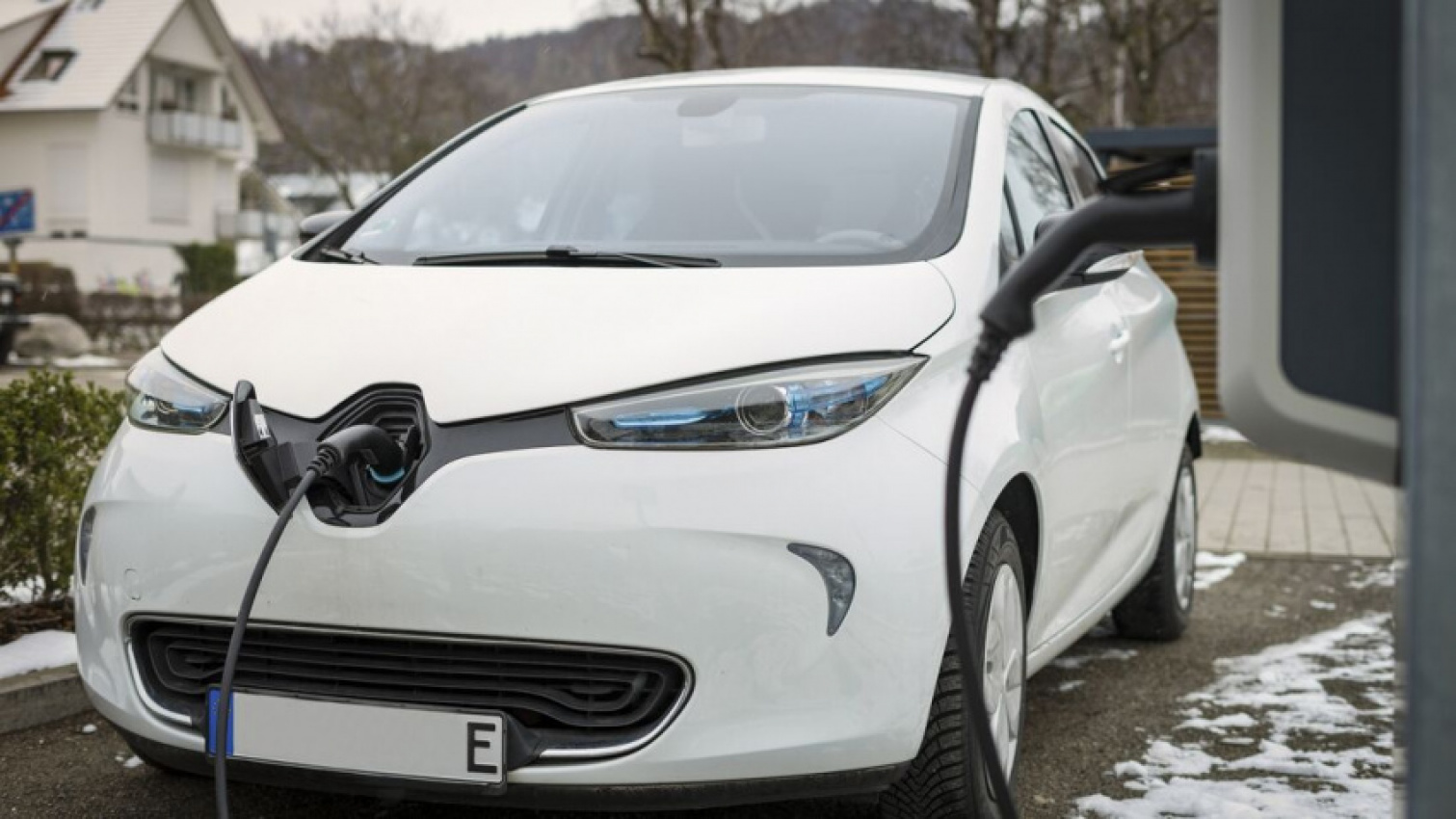 autos, how to, news, how-to, how to, batteries in cold: how to charge e-cars in winter