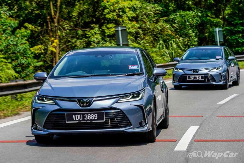 autos, cars, honda, toyota, android, honda civic, toyota corolla altis, android, 2022 honda civic rs vs toyota corolla altis 1.8g - is this even a fair fight?