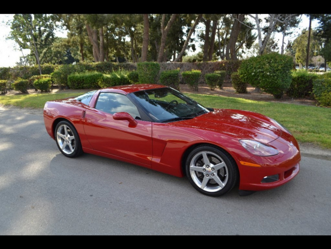 autos, cars, chevrolet, review, 2000s cars, 400-500hp, chevrolet corvette, chevrolet corvette in depth, chevrolet model in depth, corvette, 2005 chevrolet corvette