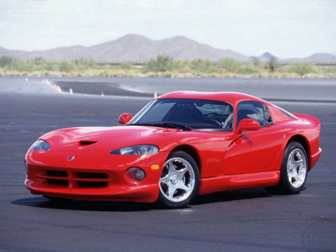 autos, cars, dodge, review, 0-100mph 10-11sec, 0-60 4-5sec, 1/4 mile 12-13sec, 1990s, dodge model in depth, dodge viper, v10, viper, 1997 dodge viper gts