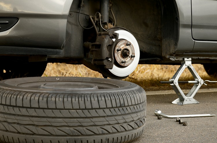 advice, autos, cars, how to, how-to, how to, how to change a flat tyre