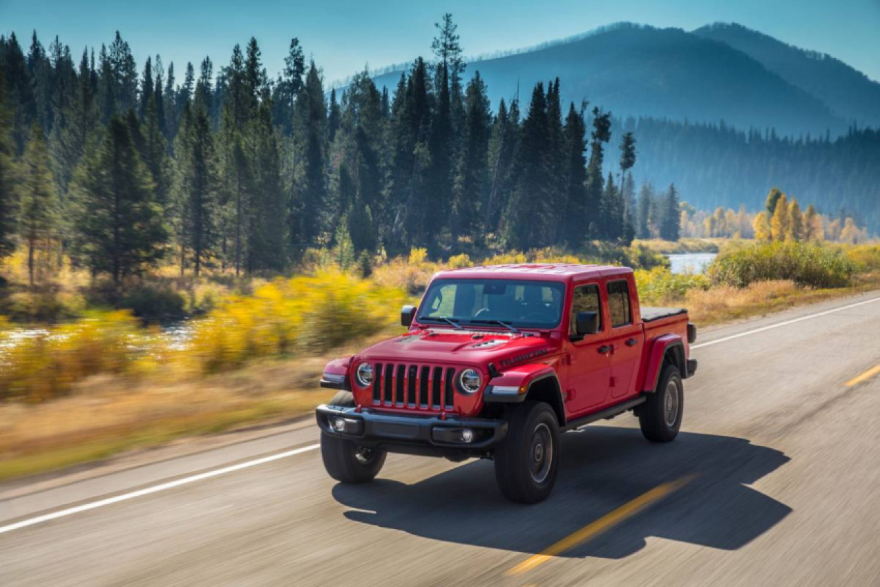 autos, cars, jeep, jeep gladiator, jeep gladiator: which should you buy, 2021 or 2022?