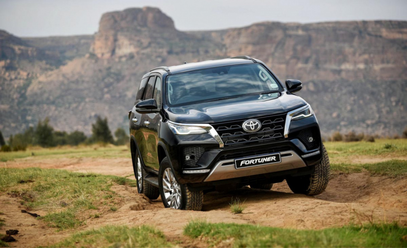 autos, cars, news, toyota, hino, lexus, naamsa, toyota corolla, toyota fortuner, toyota hiace, toyota hilux, toyota starlet, toyota urban cruiser, how many new toyota hilux bakkies are sold per day in south africa