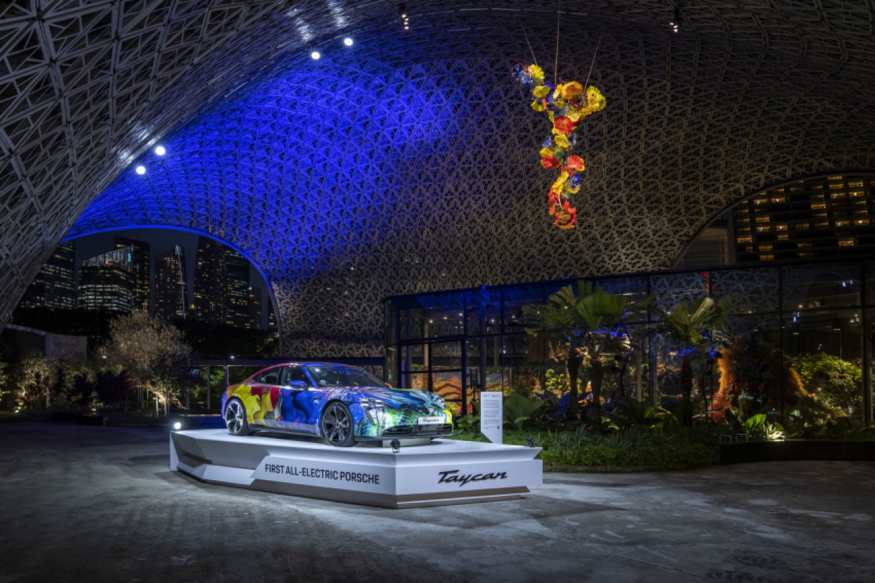 autos, cars, porsche, porsche taycan, the porsche taycan takes center stage at the dale chihuly: glass in bloom exhibition