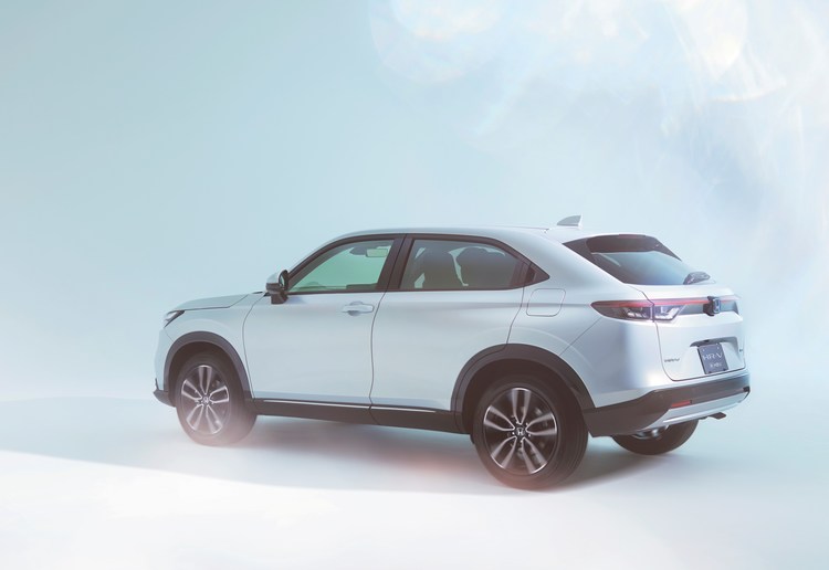 autos, cars, honda, toyota, toyota harrier, the new honda hr-v/vezel is here... and it looks like a toyota harrier?