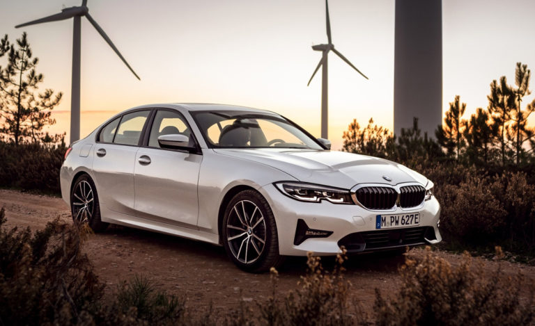 autos, bmw, cars, features, 318i, android, bmw 318i, android, the cheapest bmw 3-series – here’s what r700,000 will get you