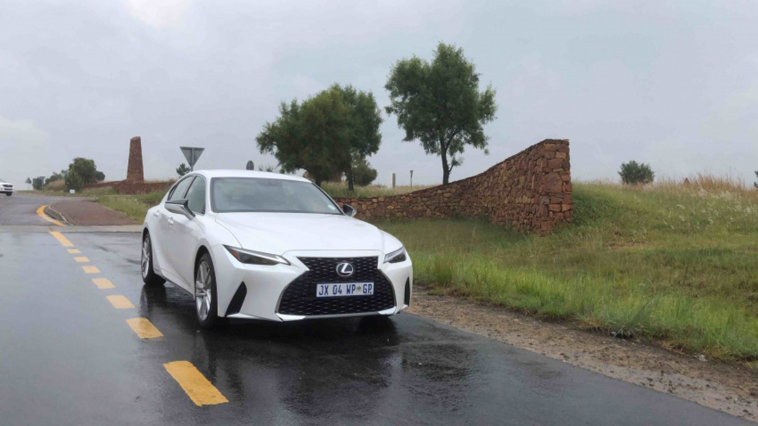 autos, cars, features, lexus, android, is300h, lexus is300h, android, new lexus is 300h test drive – sure to steal buys from the german competition