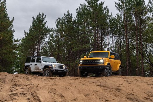 autos, ford, jeep, news, ford bronco, jeep wrangler, wrangler, 2021 ford bronco outer banks vs. jeep wrangler unlimited photos