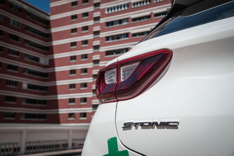 autos, cars, kia, reviews, android, kia stonic, android, mreview: kia stonic m-hybrid - compact, cheerful and efficient
