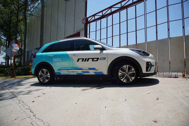 autos, cars, kia, reviews, kia niro, mreview: kia niro ev - an electrifying package