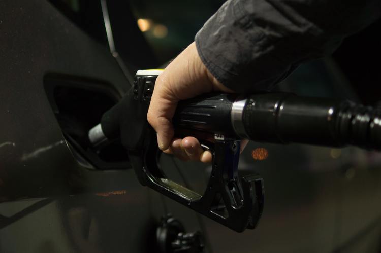 advice, autos, cars, 5 tips and tricks for better fuel economy
