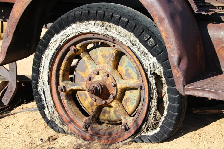 advice, autos, cars, 7 reasons why your tyres blowout easily