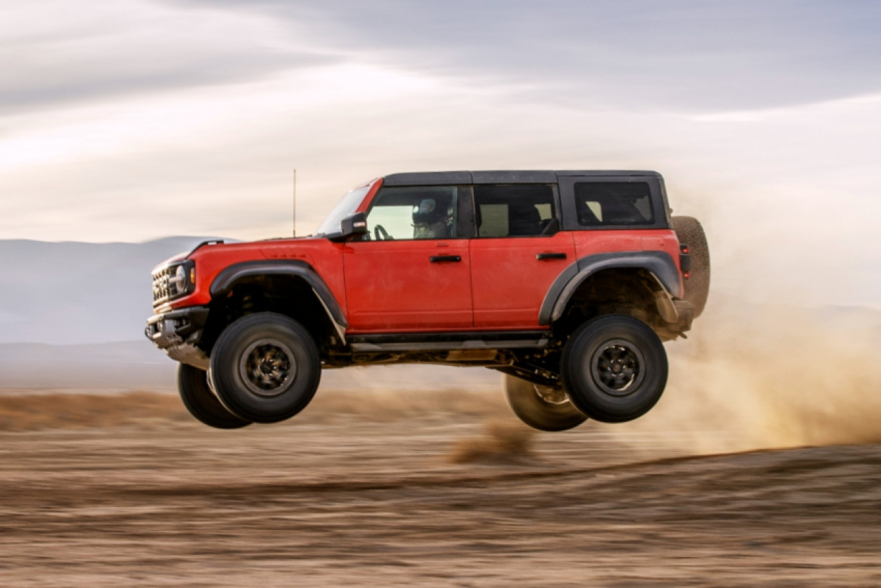 autos, cars, ford, ford bronco, video: 2022 ford bronco raptor revealed