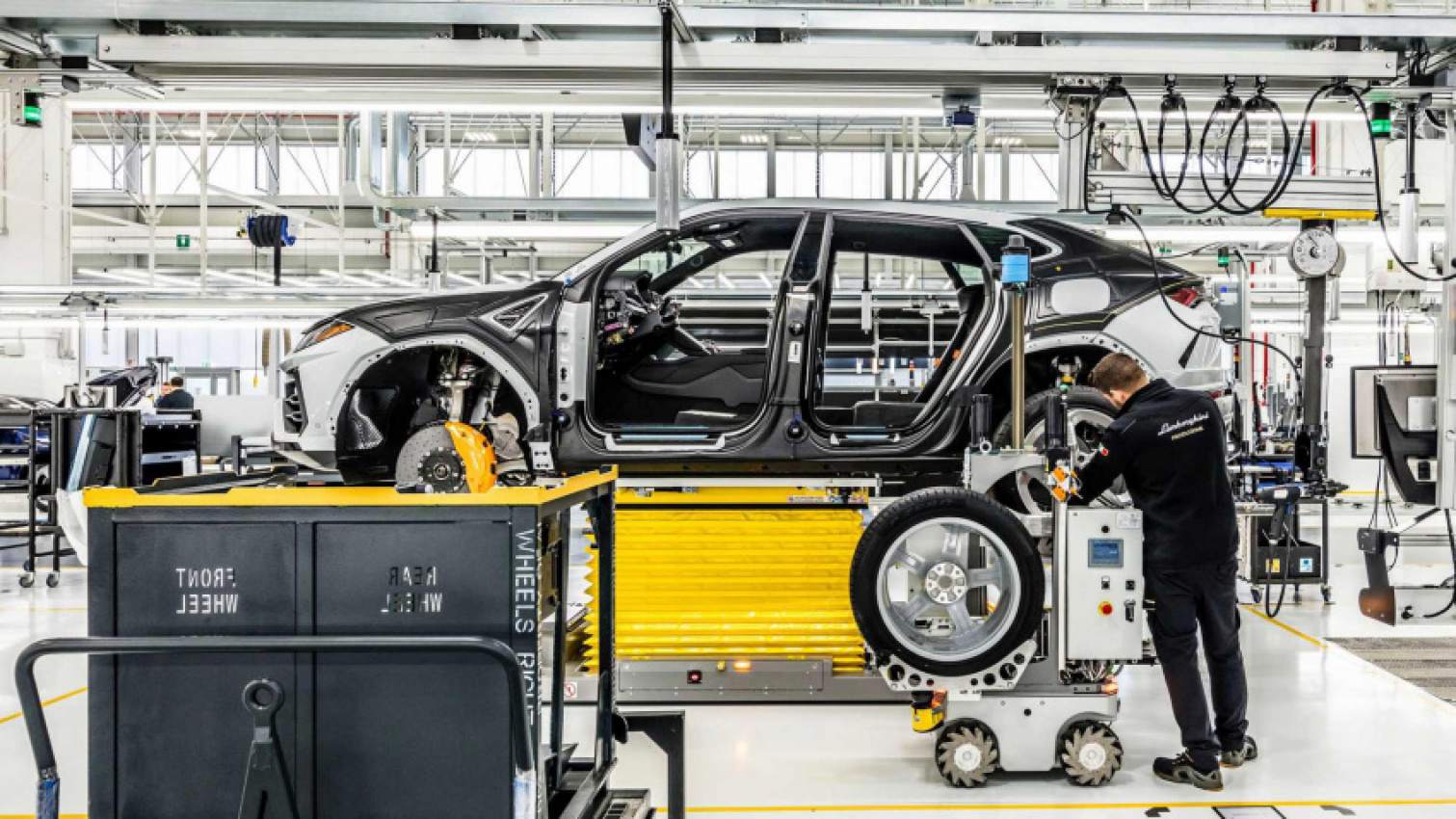 autos, cars, lamborghini, lamborghinis erstes elektroauto kommt 2028 als 4-sitzer-crossover