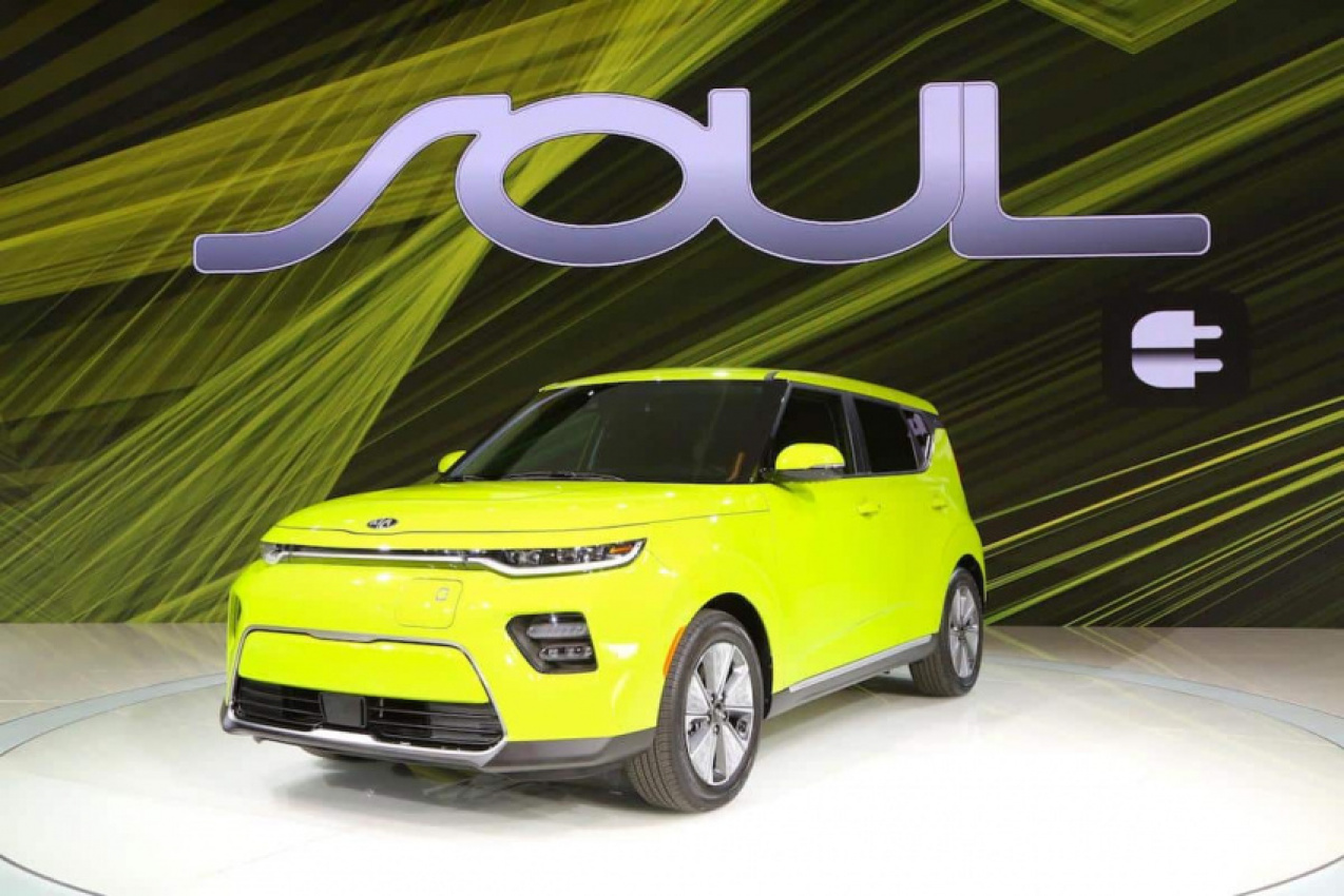 autos, cars, kia, kia soul, android, new kia soul ev debuts at la motor show