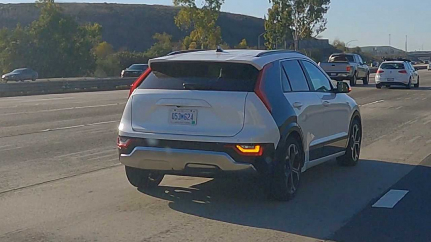 autos, cars, kia, kia niro, 2023 kia niro pre-production test vehicle spotted in california