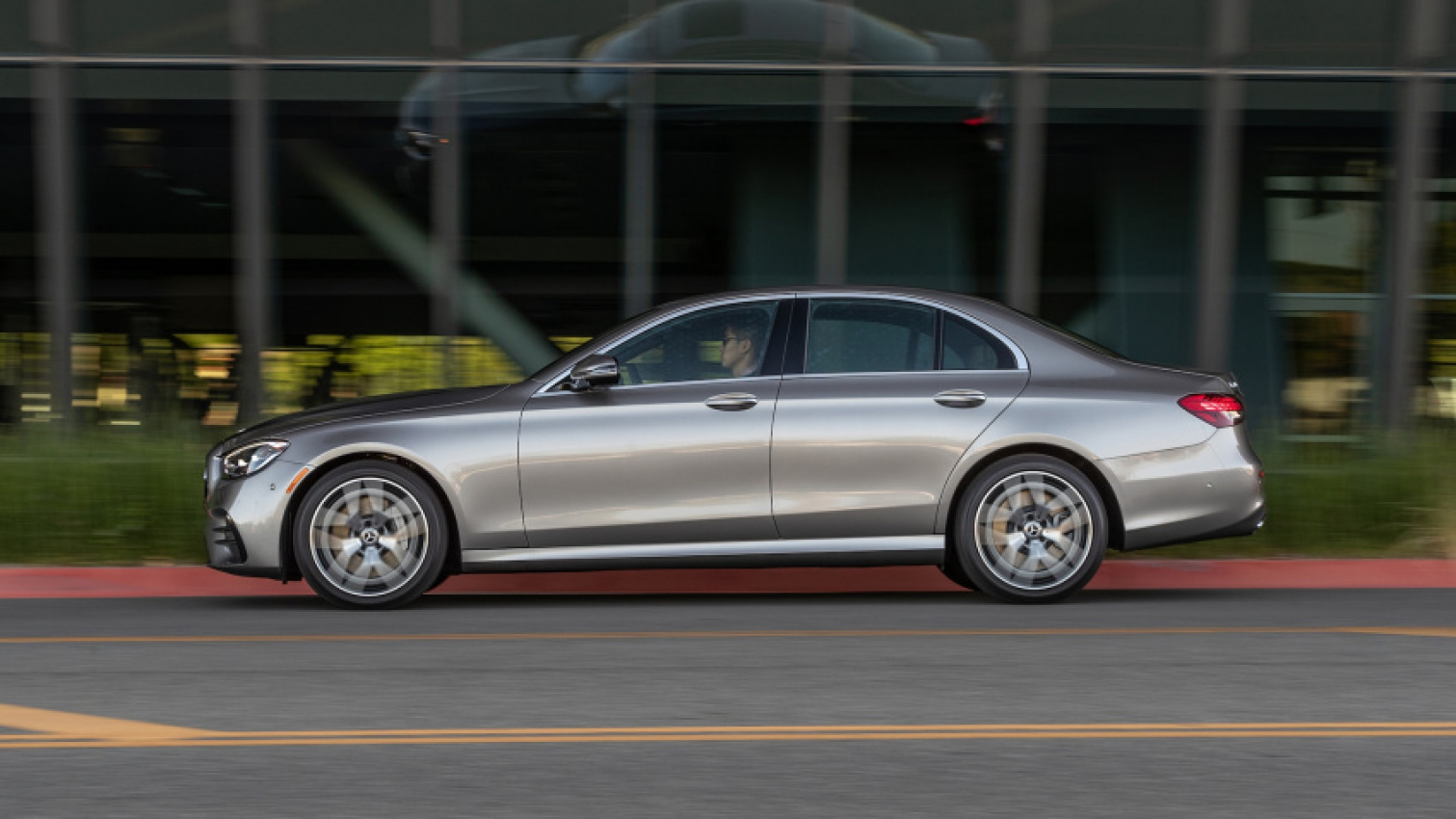 autos, cars, mercedes-benz, reviews, mercedes, android, our mercedes e450 sedan's interior is practical—but with one big flaw