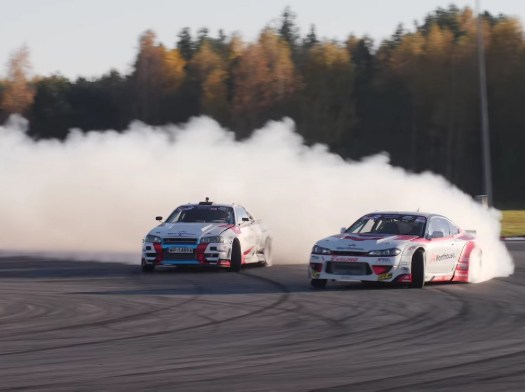 autos, hp, news, nissan, how does a sim drifter fare on a real circuit in a 900 hp nissan silvia s15?