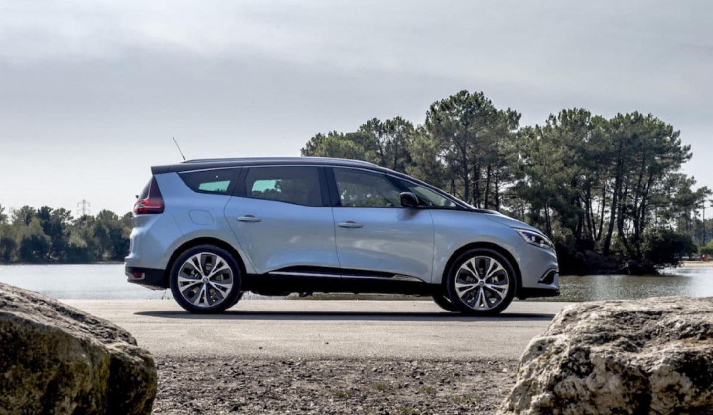 autos, cars, renault, december launch for renault scenic line-up