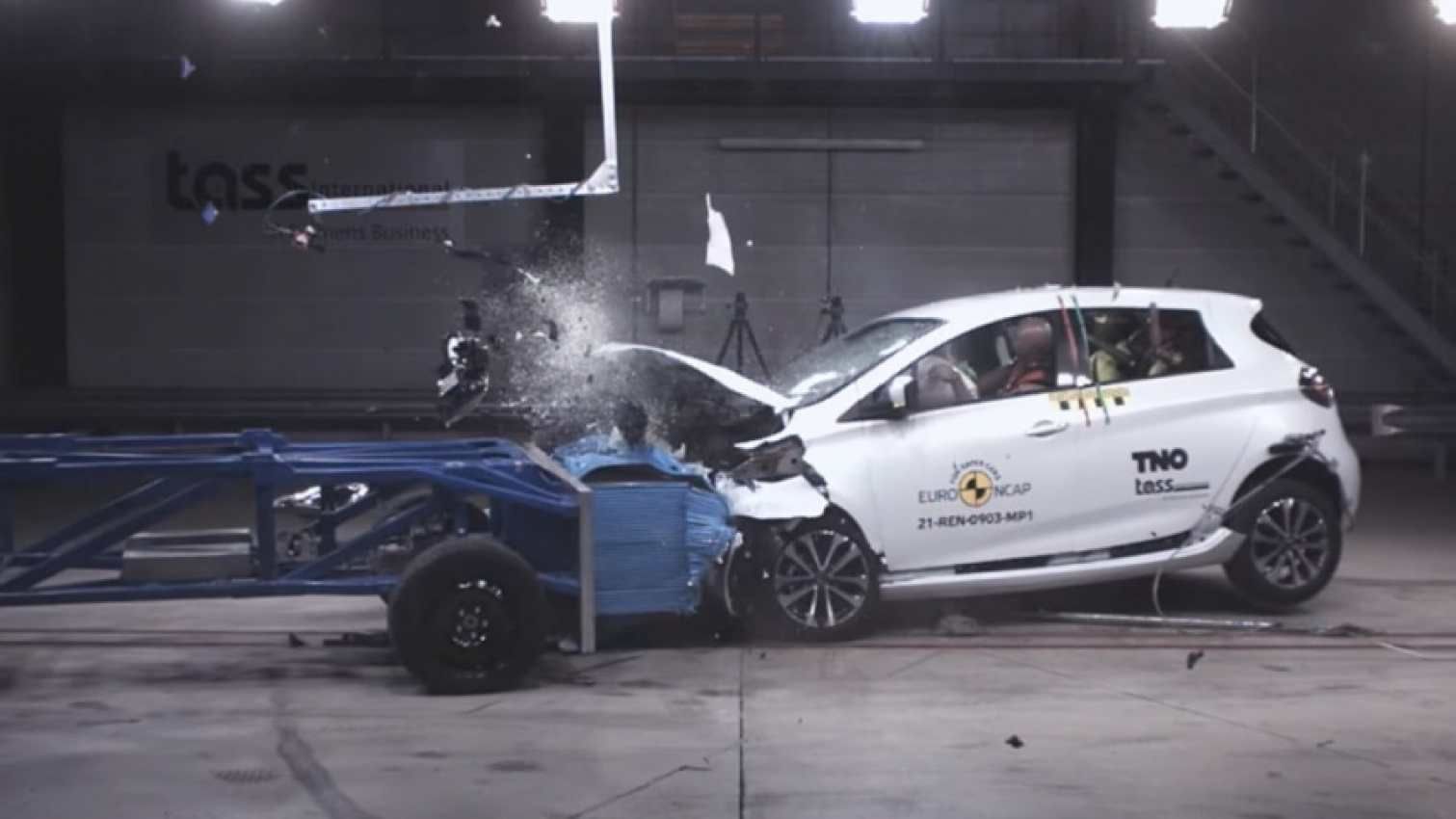 autos, news, renault, renault zoe gets zero-star rating from euro ncap