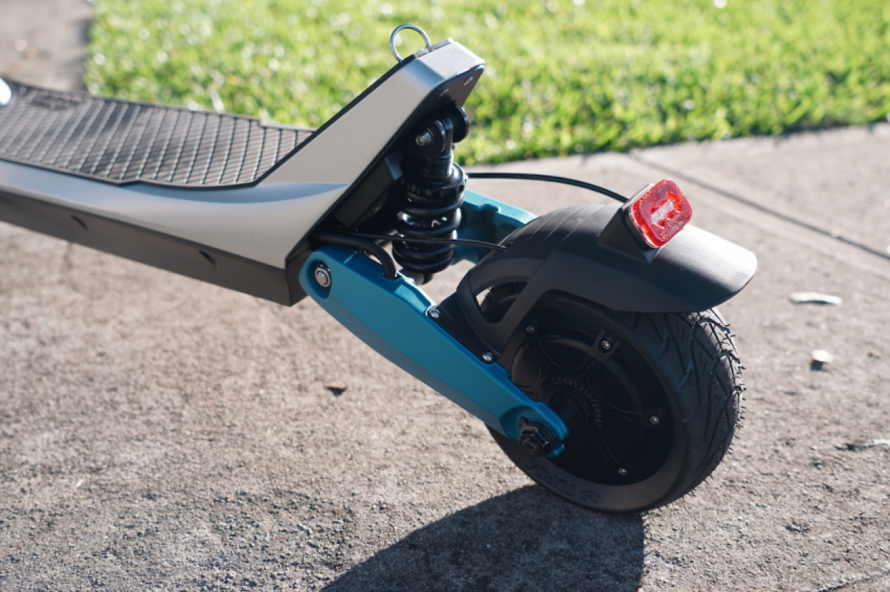 asus, autos, cars, varla pegasus review: flying at 28 mph on a full-suspension electric scooter