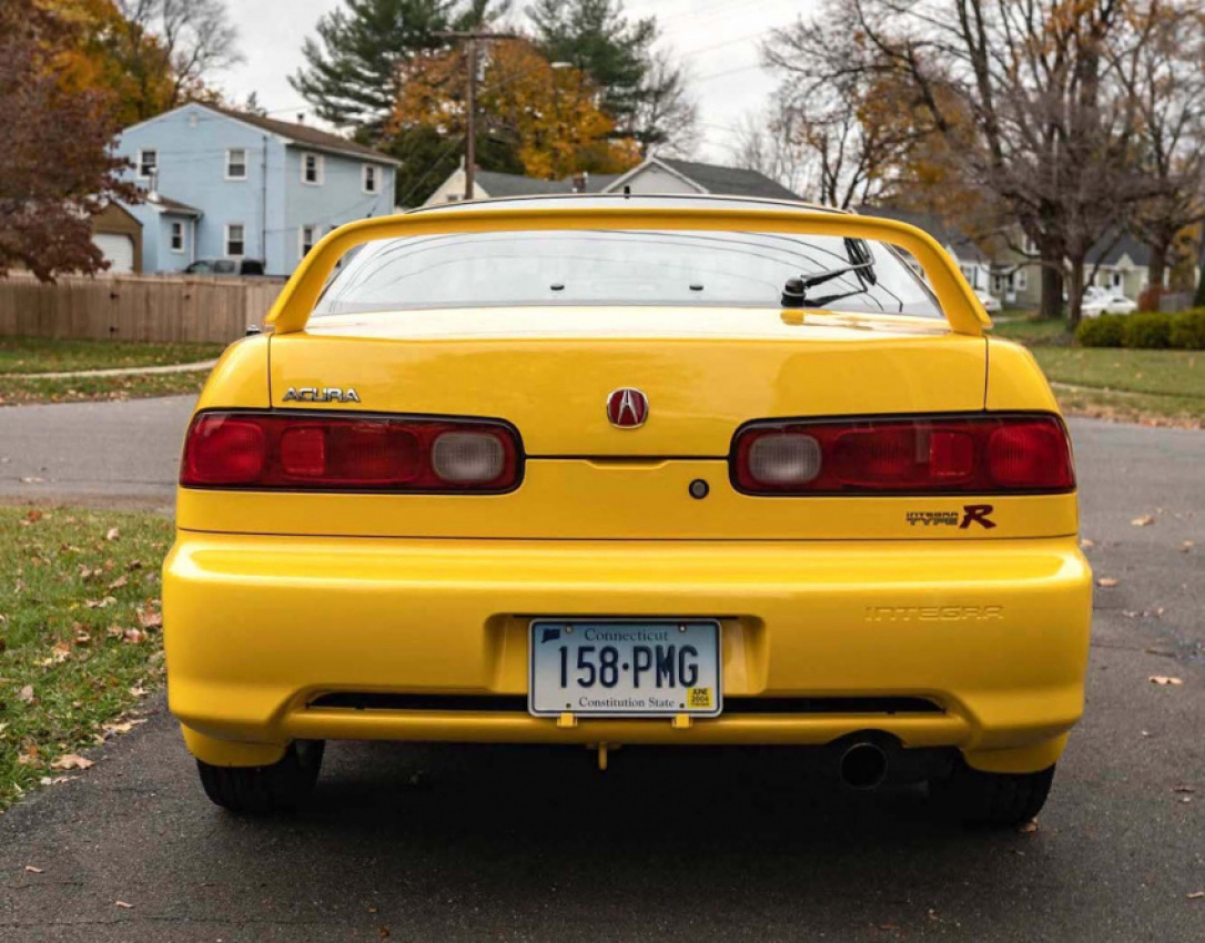 acura, autos, cars, news, acura integra, auction, classics, honda, honda integra, honda videos, video, have we gone mad? 7k-mile 2000 acura integra type r bidding at $111,000 with 2 days left