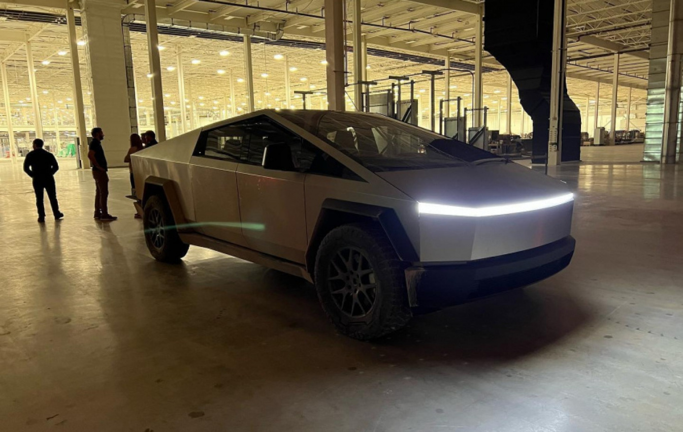 autos, cars, news, space, spacex, tesla, cybertruck, joe rogan gives the tesla cybertruck some praise: “coolest car i’ve ever seen in my life”