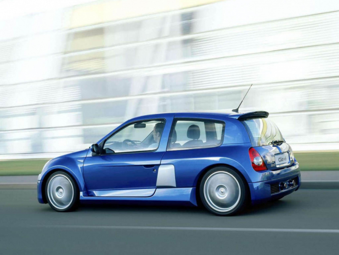 autos, cars, renault, review, 0-60 6-7sec, 200-300hp, 2000s cars, best of the best, compact cars, inline 4, renault clio, small cars, 2003 renault clio v6