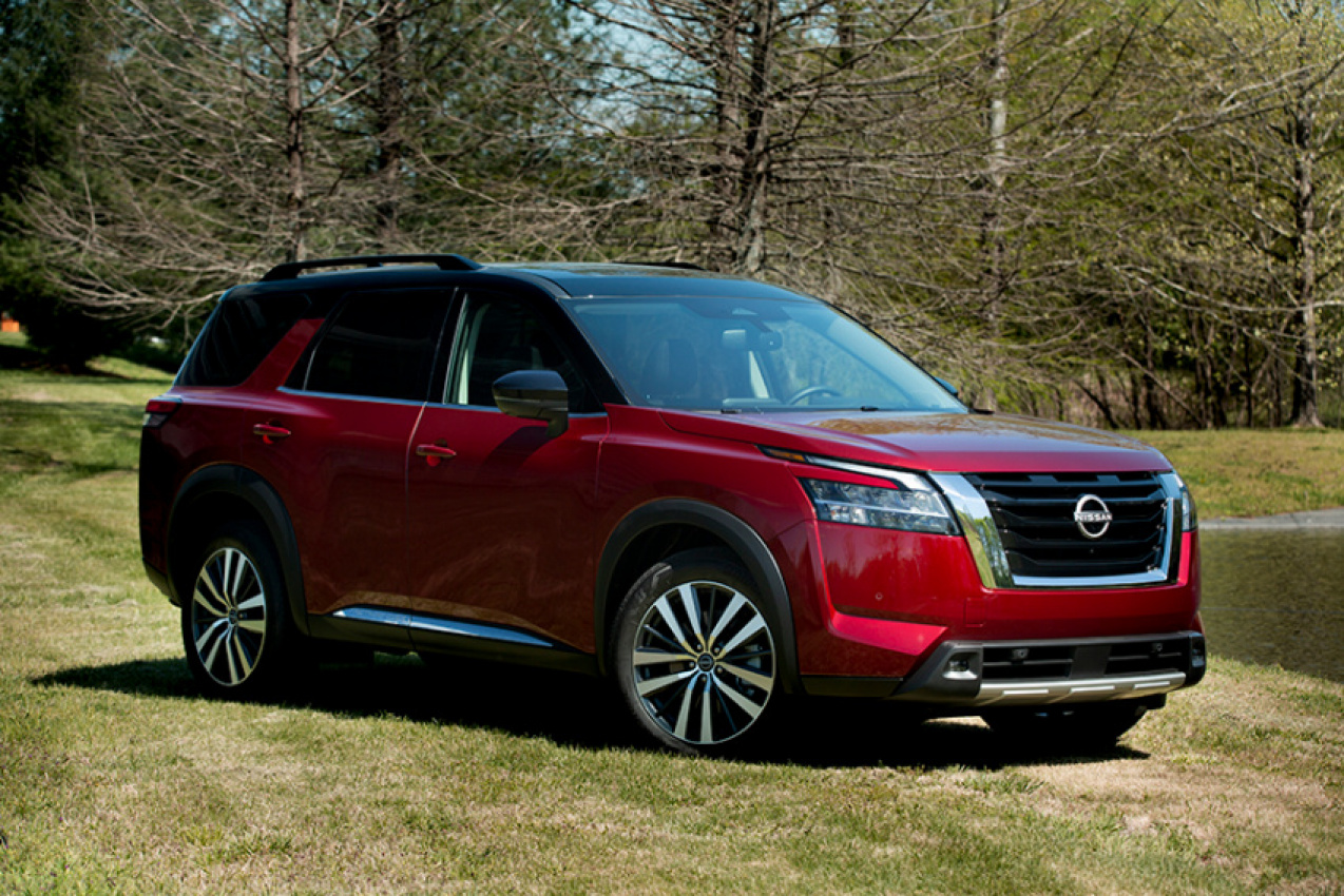 autos, cars, nissan, the first 2022 nissan pathfinder rolls off the fabric