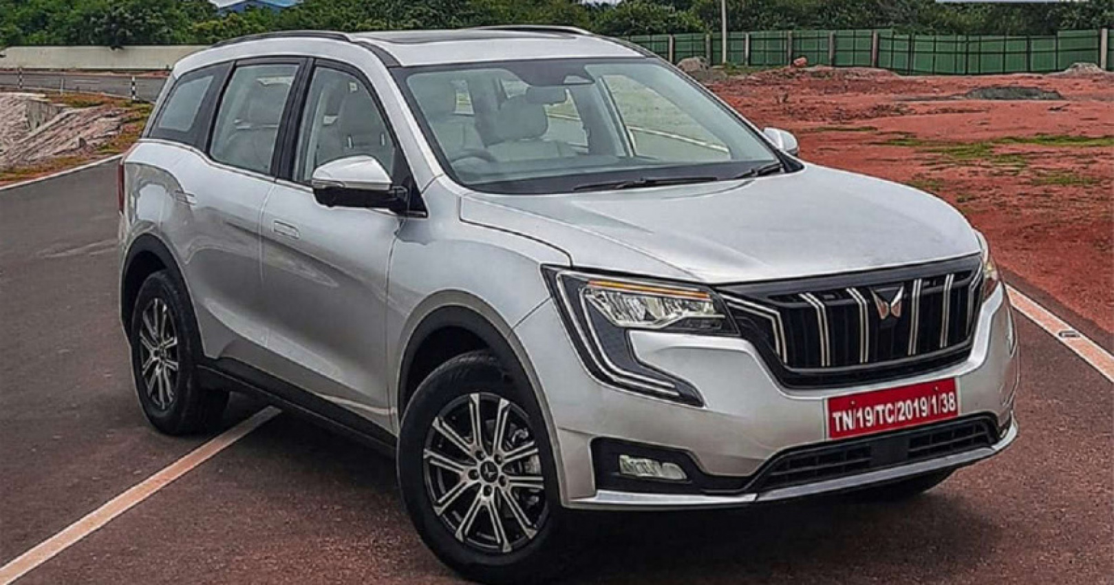 autos, cars, mahindra, mahindra xuv700 receives almost 1 lakh bookings; 14,000 units delivered in 90 days
