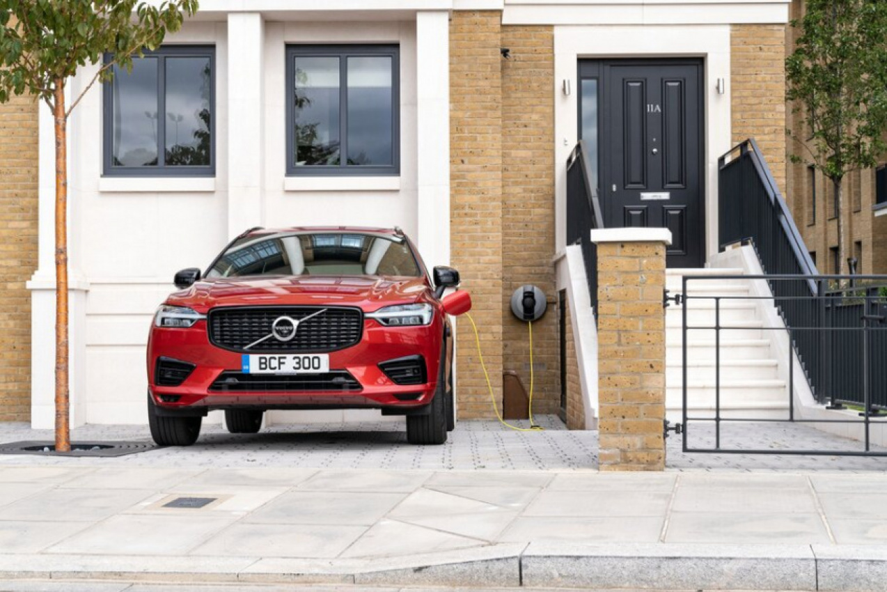 autos, cars, volvo, volvo completes electrification of xc60 range with mild-hybrid and plug-in hybrid powertrains