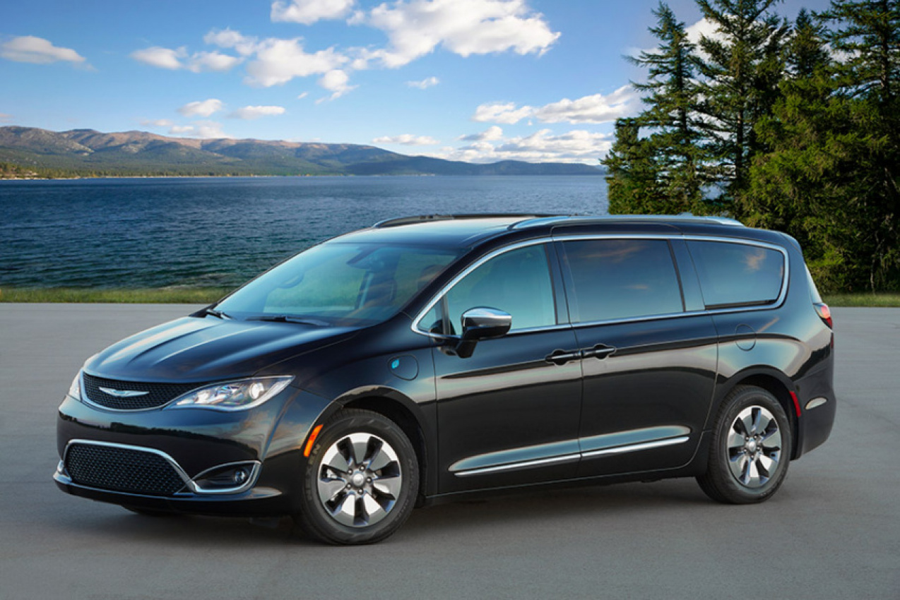 autos, cars, chrysler, chrysler pacifica hybrid is awarded with a prestigious recognition!