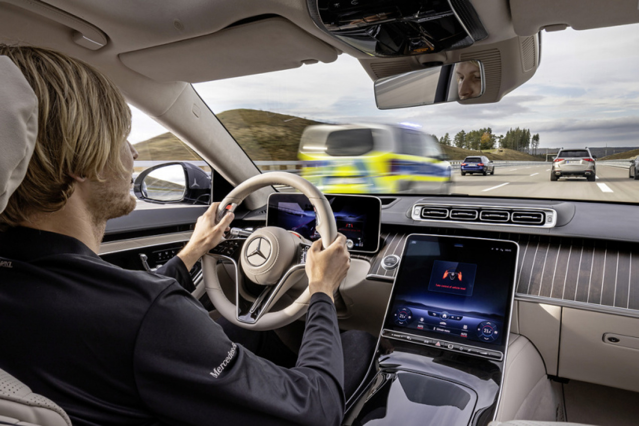 autos, cars, mercedes-benz, automated driving, autonomous vehicle, drive pilot, mercedes, mercedes-benz eqs, sae j3016, sae level 3 autonomy, self-driving, mercedes-benz is first carmaker approved to offer level 3 autonomy in vehicles