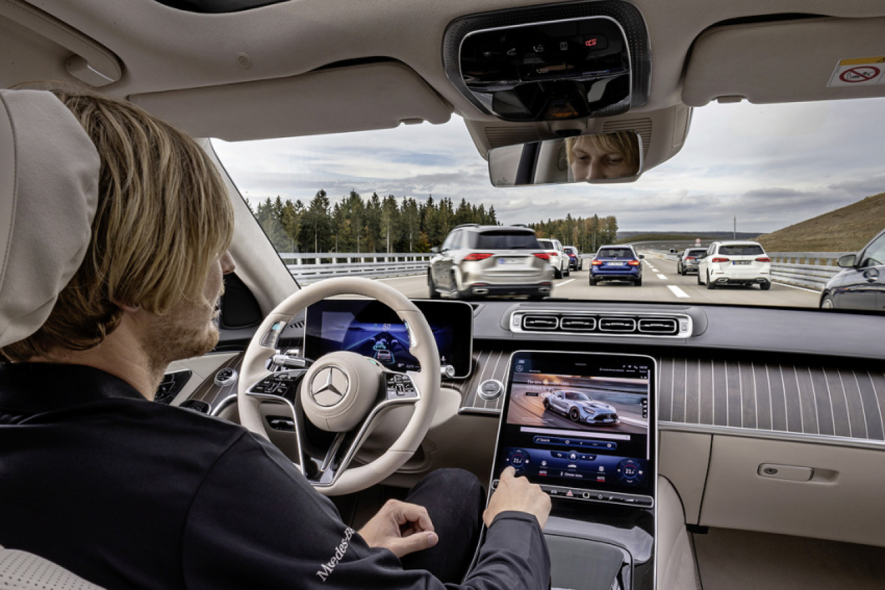 autos, cars, mercedes-benz, automated driving, autonomous vehicle, drive pilot, mercedes, mercedes-benz eqs, sae j3016, sae level 3 autonomy, self-driving, mercedes-benz is first carmaker approved to offer level 3 autonomy in vehicles