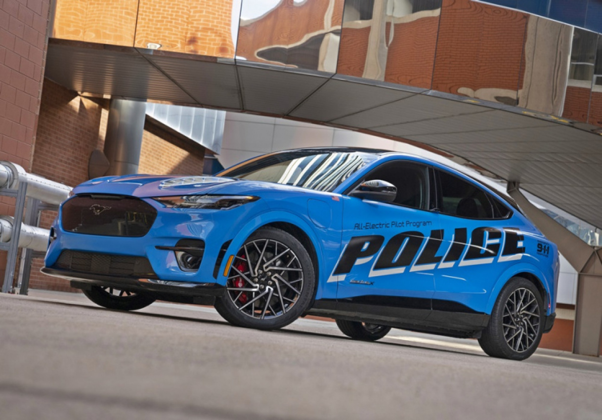 autos, cars, ford, demonstrator, electric vehicle, ford mustang, ford mustang mach-e, patrolcar, police vehicle, british and american police evaluating all-electric ford mustang mach-e