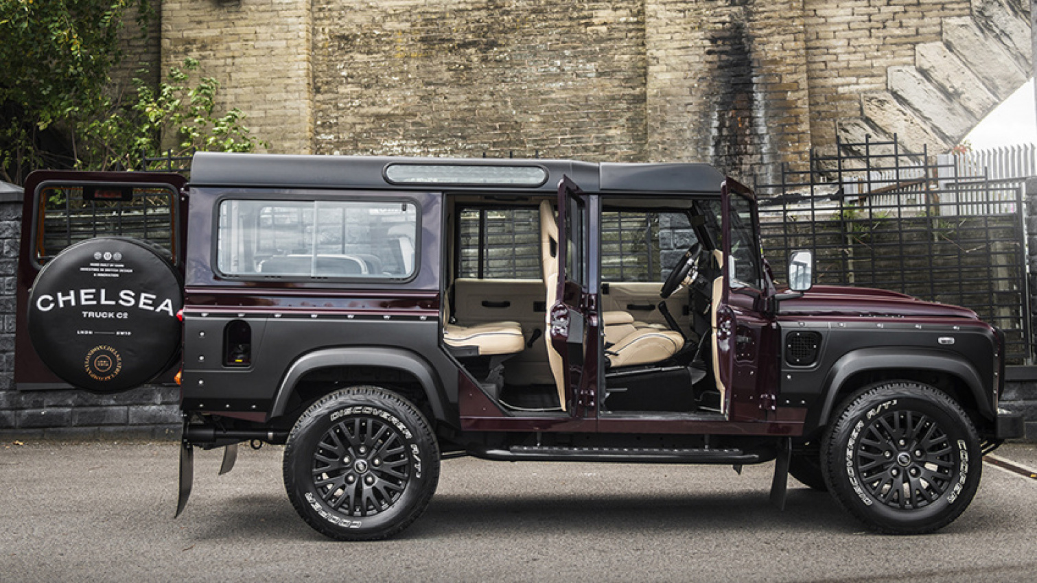 autos, cars, land rover, land rover defender, kahn design reveals new land rover defender tuning project!