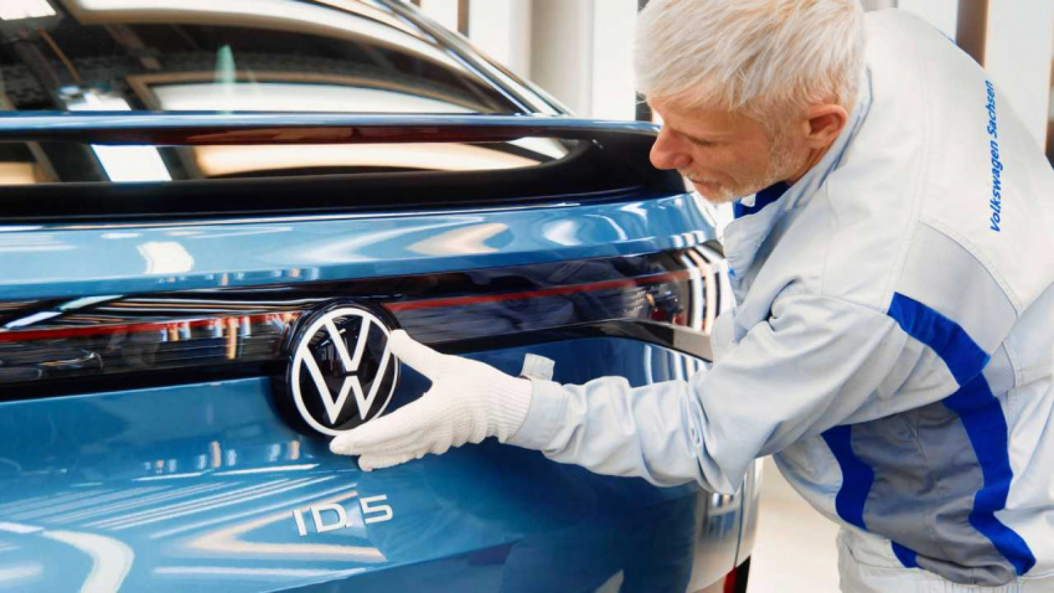 autos, cars, evs, volkswagen, volkswagen id.5 enters series production in germany