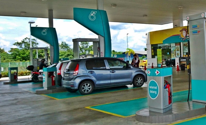 autos, cars, cashless payment, convenience store, deliver2me, kedai mesra, petronas, android, setel app gets deliver2me function for added convenience at petronas stations