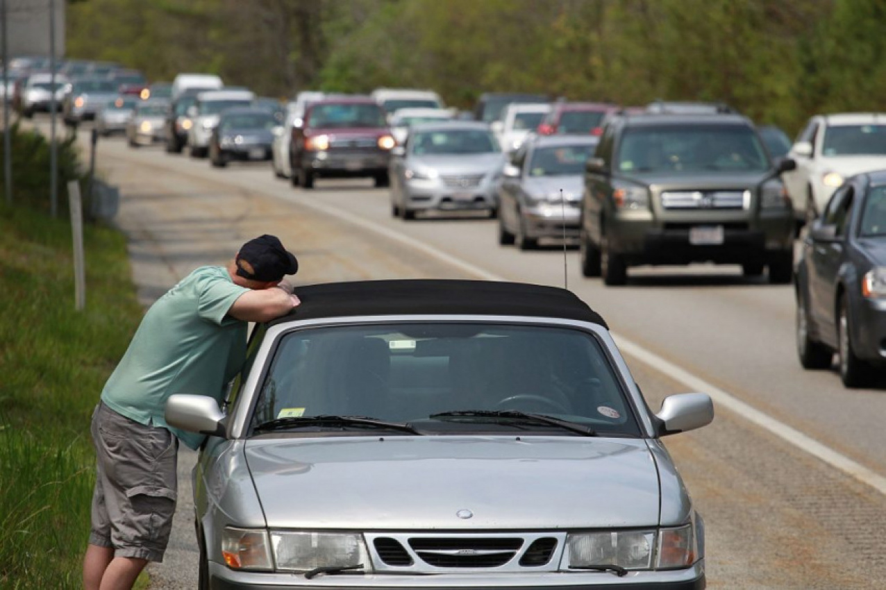 autos, cars, car safety, driving, what should you do if your car breaks down on the highway?