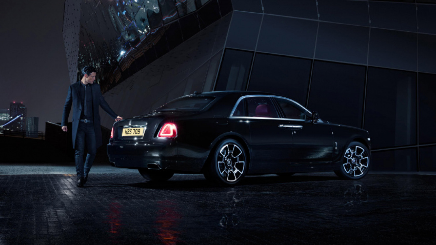 autos, cars, rolls-royce, rolls-royce black badge: taken to the extremes