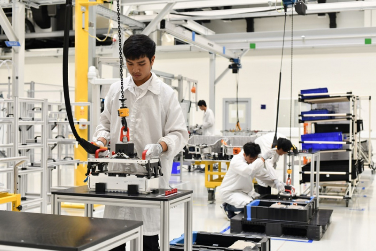 autos, bmw, cars, battery pack, battery pack production, draxlmaier group, electrification, investments, local production, plug in hybrid, thailand board of investment, production of high-voltage batteries for bmw hybrid vehicles underway in thailand